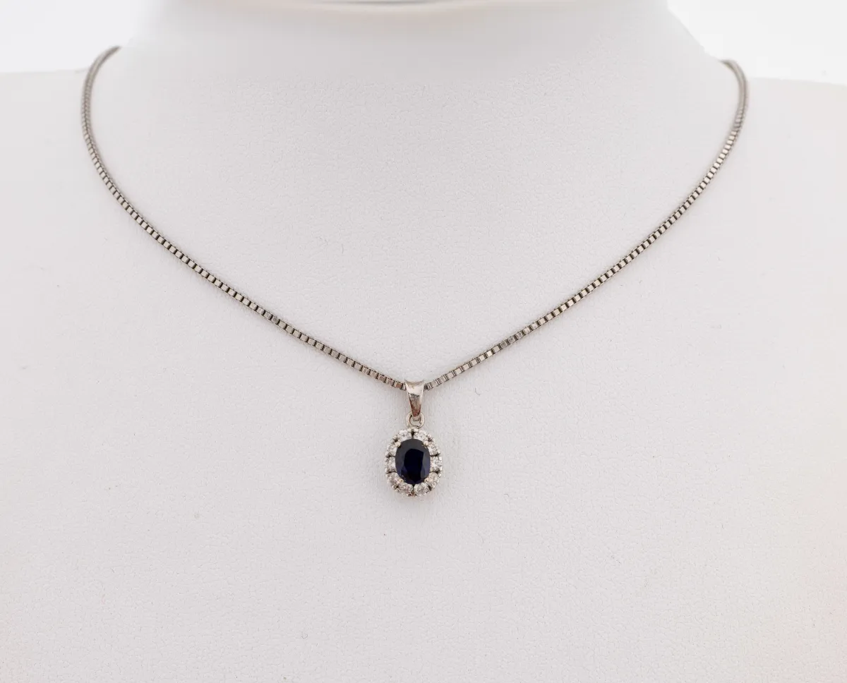 Pendentif saphir et diamant en or 14 ct, or gris 585/000, saphir ovale env. 0,66 ct, 10