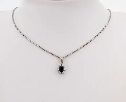 Pendentif saphir et diamant en or 14 ct, or gris 585/000, saphir ovale env. 0,66 ct, 10