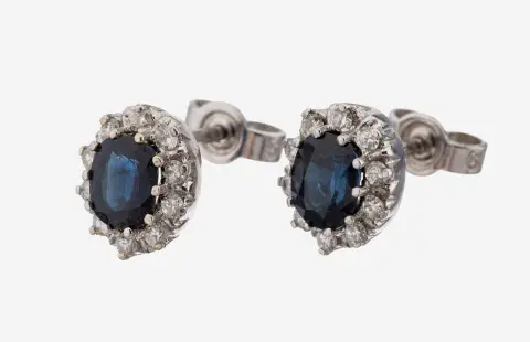 Paire de boucles d'oreilles or 14 ct saphir-brillant, or blanc 585/000, 2 saphirs ovales facettés au centre