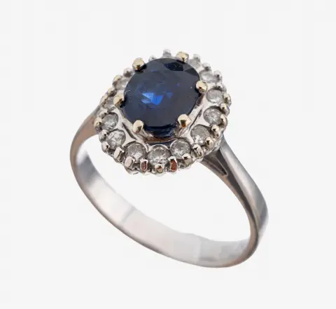 Bague or 14 ct saphir-brillant, or blanc 585/000, saphir ovale facetté serti en relief au centre