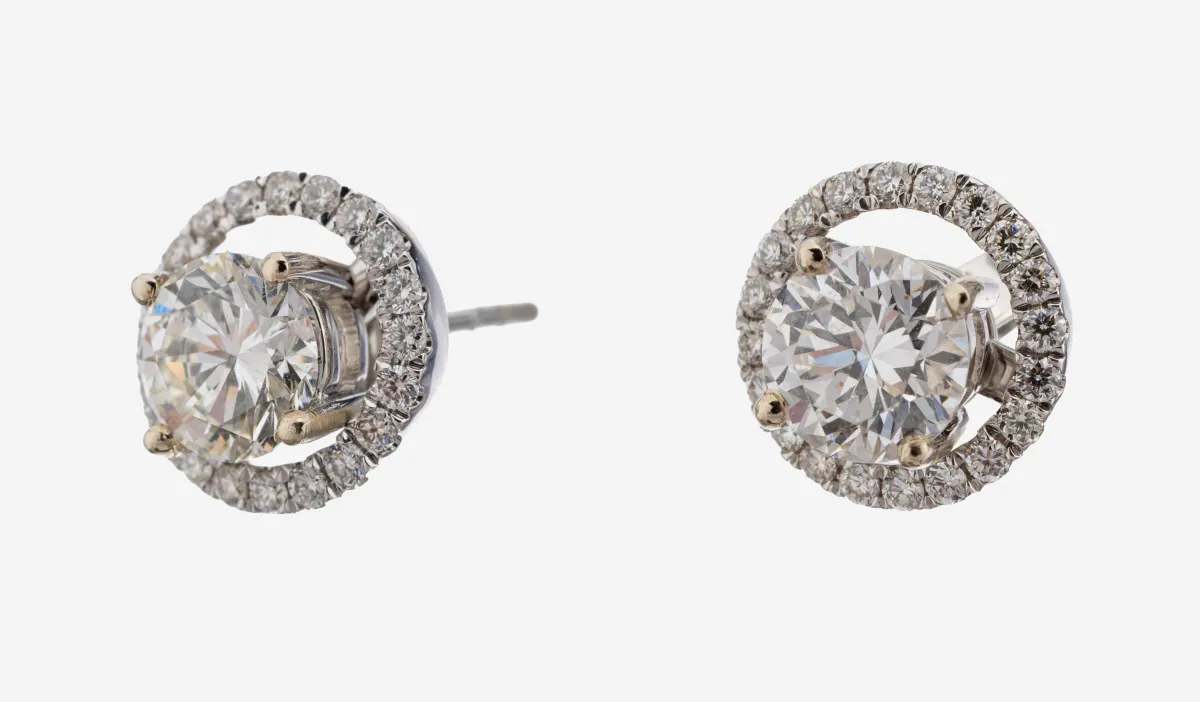 Pair of 14 kt gold diamond stud earrings, WG 585/000, 2 brilliants total approx. 1.60 ct white-