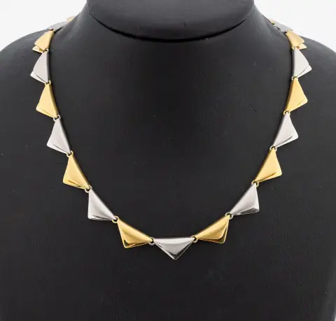 Collier en or 18 ct et platine, or 750/000 certifié et platine 950/000, partiellement satiné, alterné