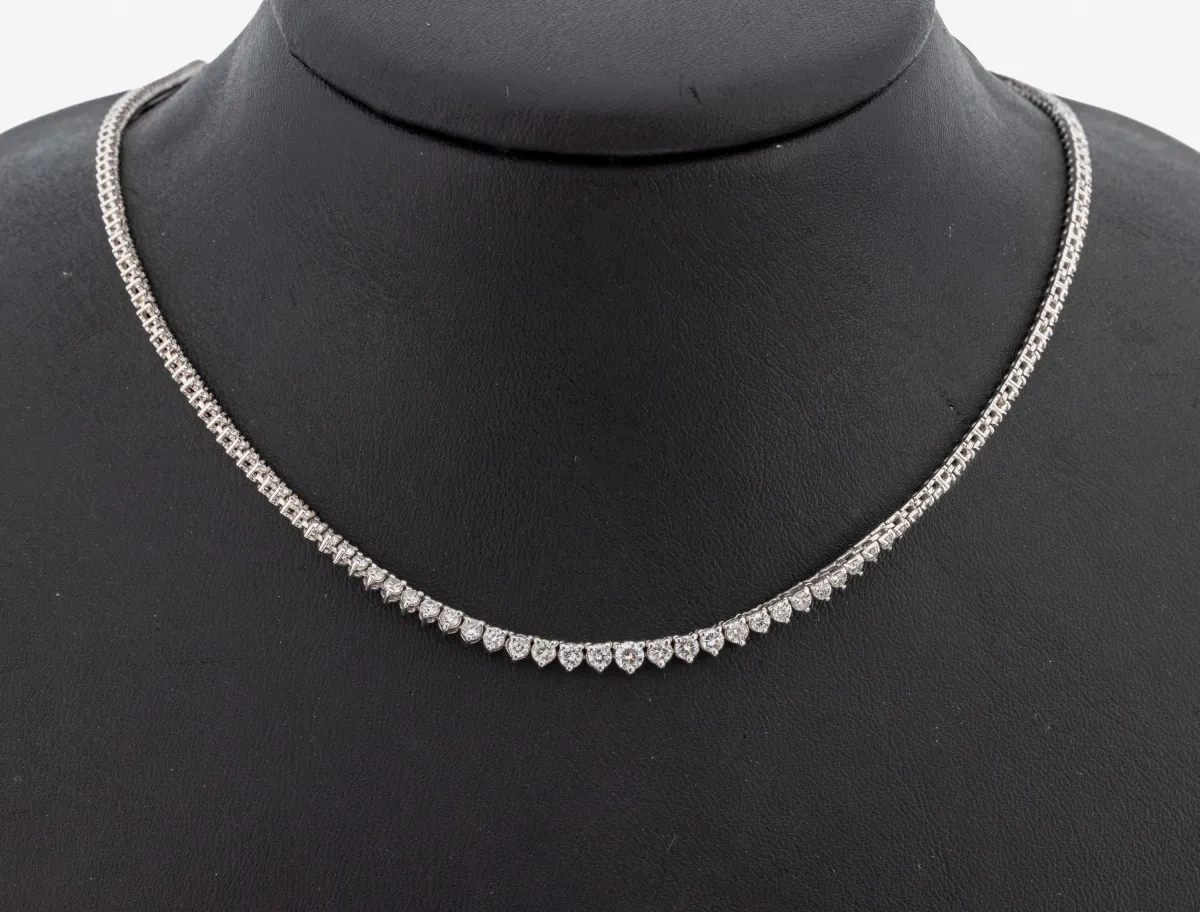 14 kt goud diamanten collier, witgoud 585/000, 207 diamanten totaal ca. 3.0 ct wit-