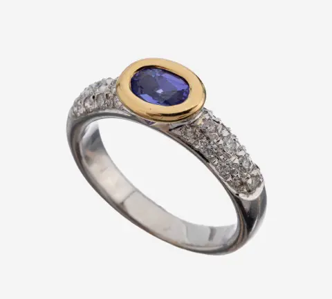 Bague tanzanite et diamant en or 14 kt, or blanc/or jaune 585/000, tanzanite ovale facettée sertie en or jaune