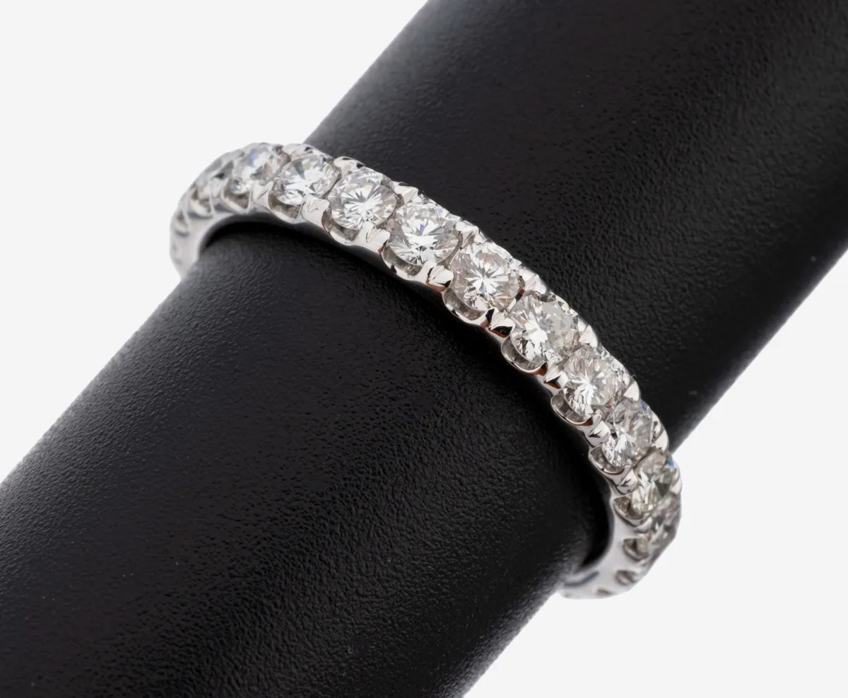 14 kt Gold Brillant-Memoryring, WG 585/000,25 Brillanten zus. ca. 1.43 ct (grav.)