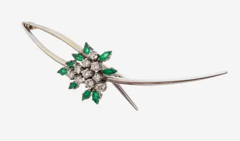 Broche en or 14 kt brillant-émeraude, or blanc 585/000, 10 brillants total env. 0,70 ct