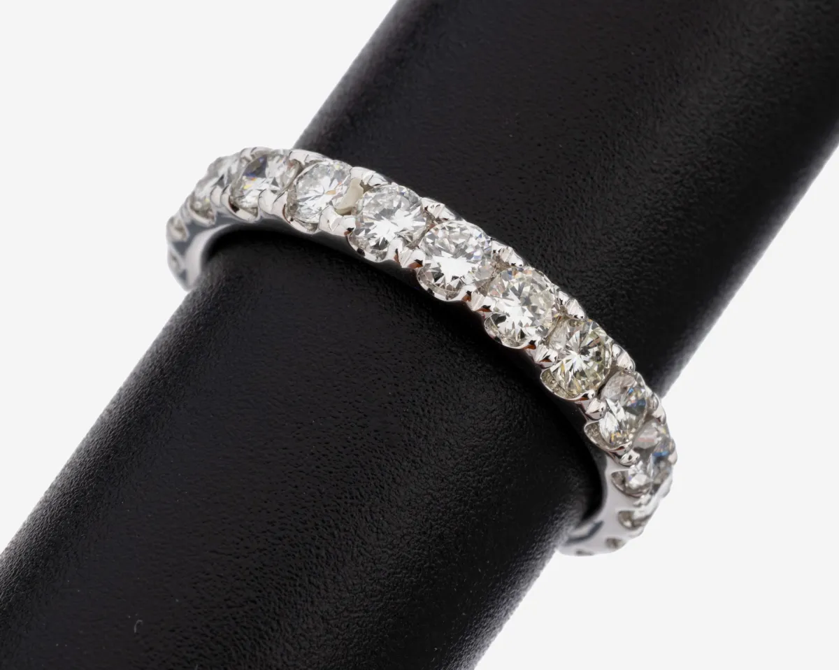14 kt Gold Brillant-Memoryring, WG 585/000,22 Brillanten zus. ca. 1.89 ct (grav.)