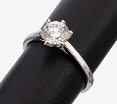 Bague diamantée en or 18 kt, or blanc 750/000, diamant env. 1,09 ct blanc clair+(I)/si1, taille 57