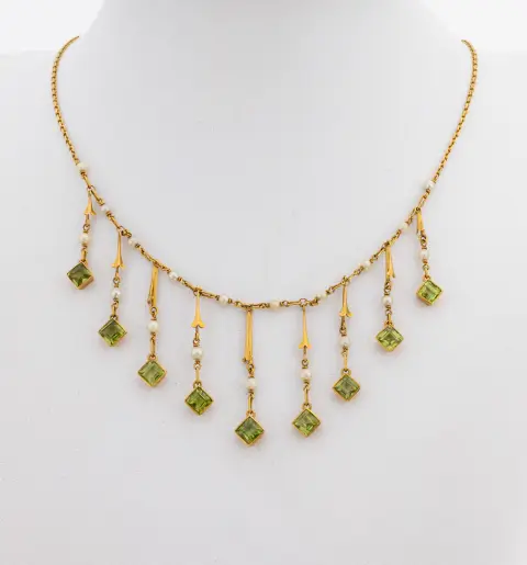 Collier or 18 ct péridot-perle, vers 1910, or jaune 750/000 poinçonné, pendentifs mobiles, 9
