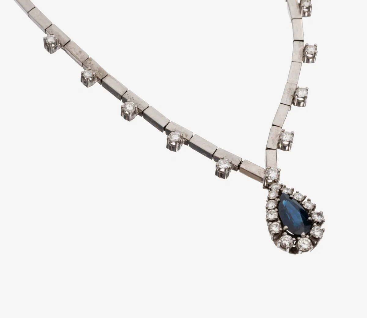 Collier or 14 kt saphir-diamant, années 1970, or blanc 585/000, saphir facetté goutte env.