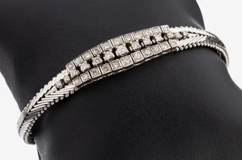 18 kt goud briljant armband, jaren 1970, witgoud 750/000, 35 briljanten totaal ca. 0.94 ct