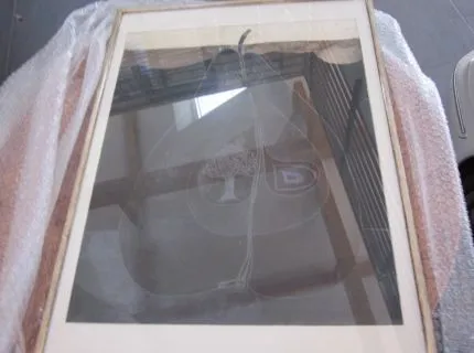 1 Bild im Rahmen mit Glas und weißem Passepartout, Motiv: Die Birne, ca. 45,50 x 62,50 cm