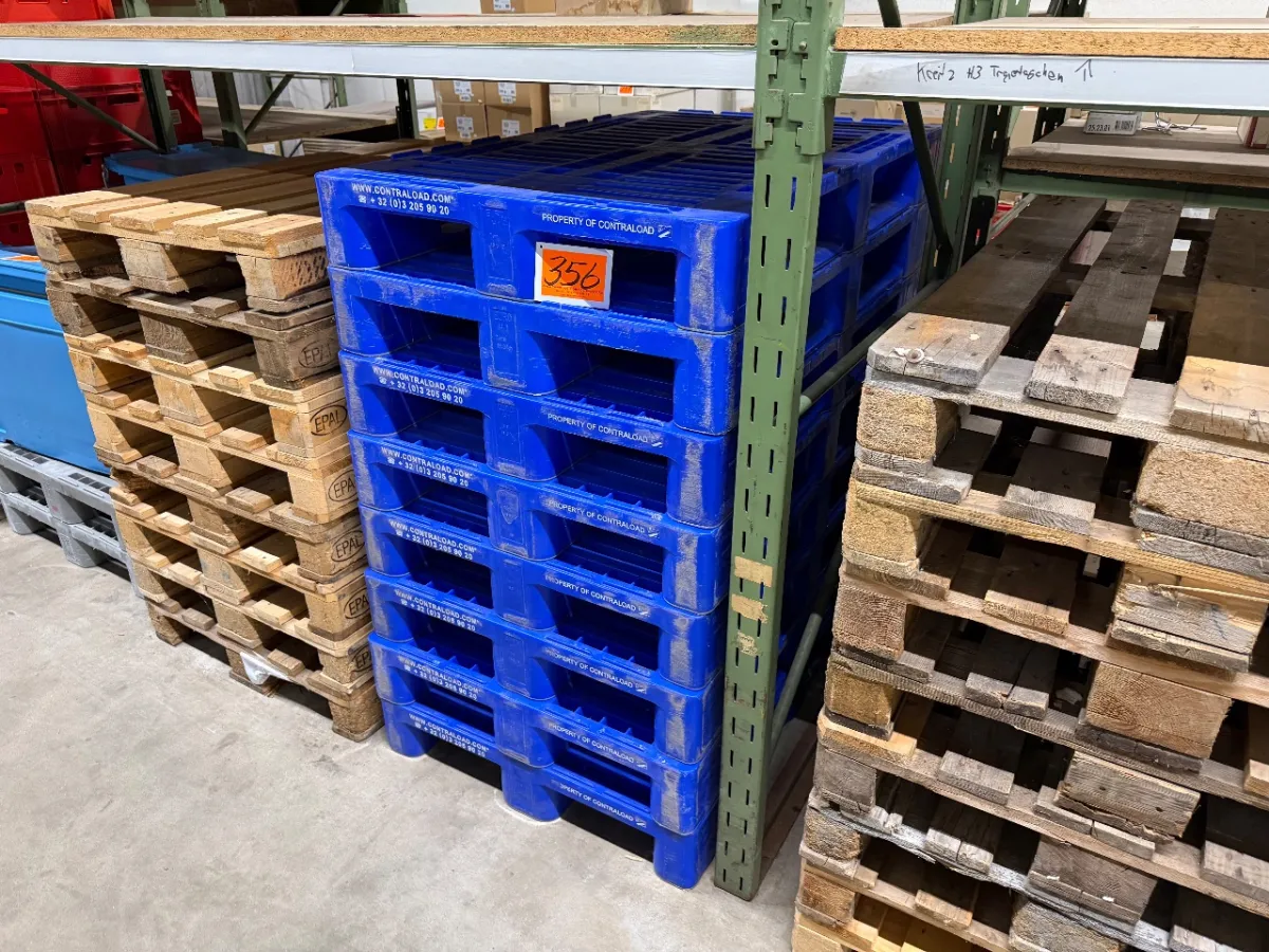 Posten Kunststoff-Paletten (8 Stück)