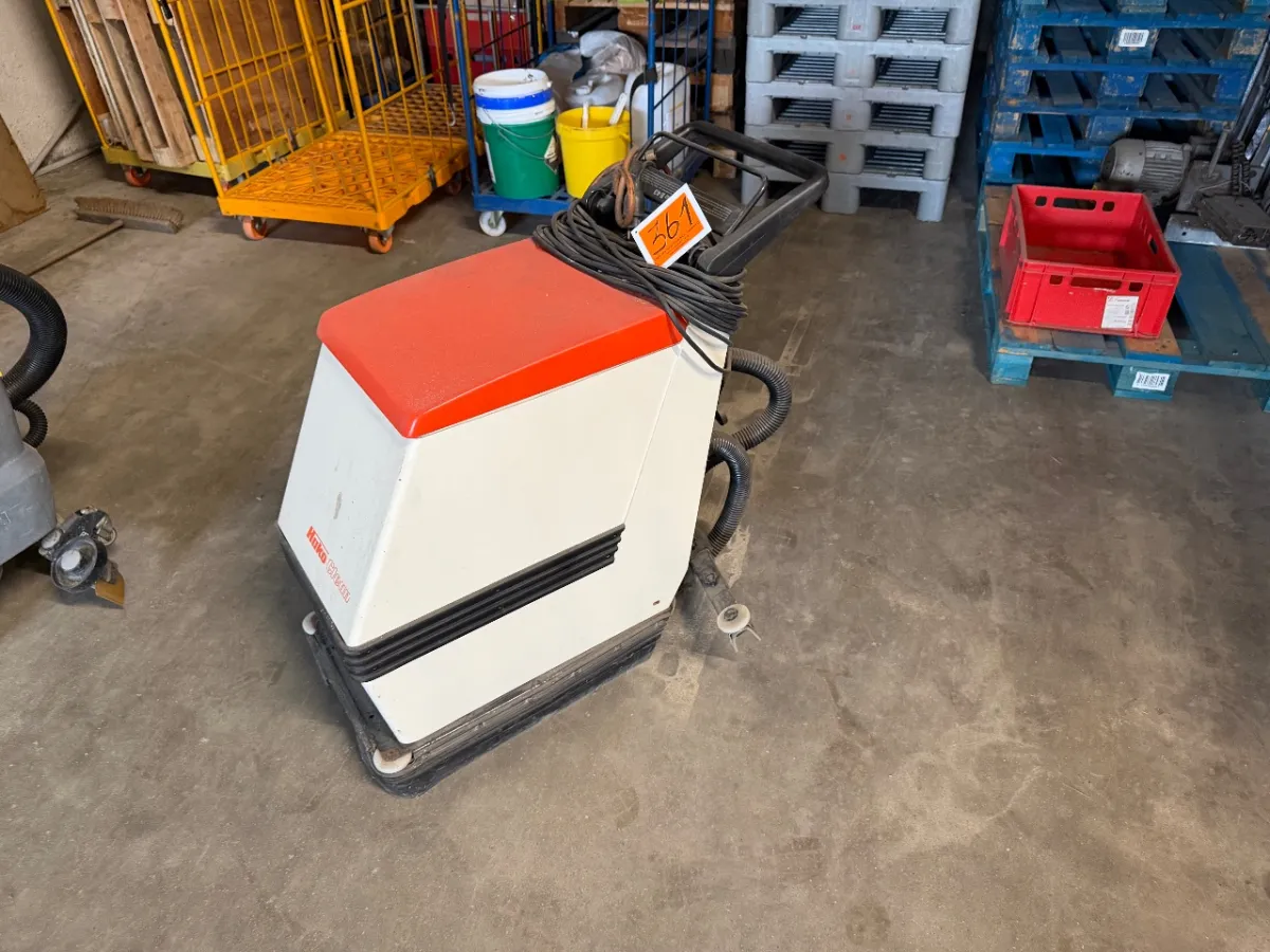 Scrubber dryer (Hako, Hakomatic E43)