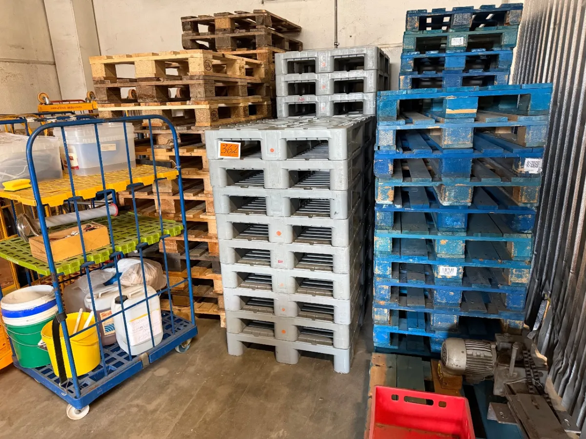 Posten Kunststoff-Paletten (ca. 21 Stück)