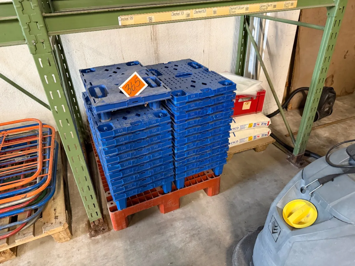 Lot of various pallets