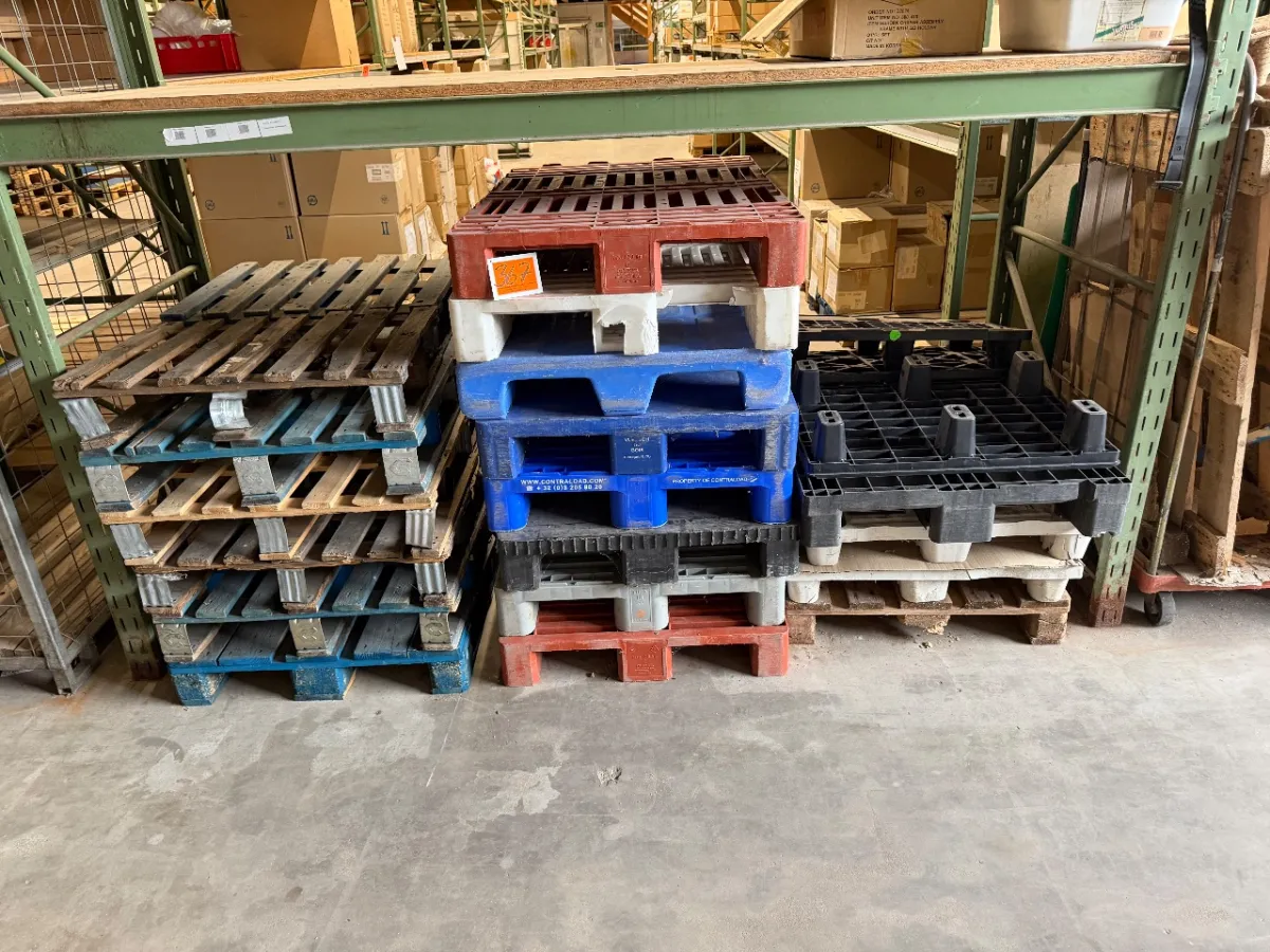 Posten Holz- und Kunststoffpaletten