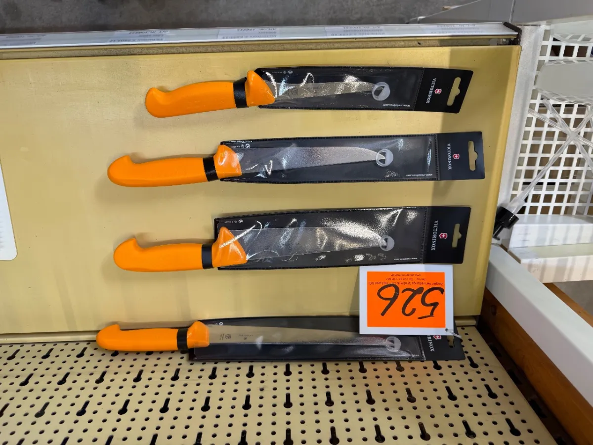 Lot de divers couteaux (4 pièces)