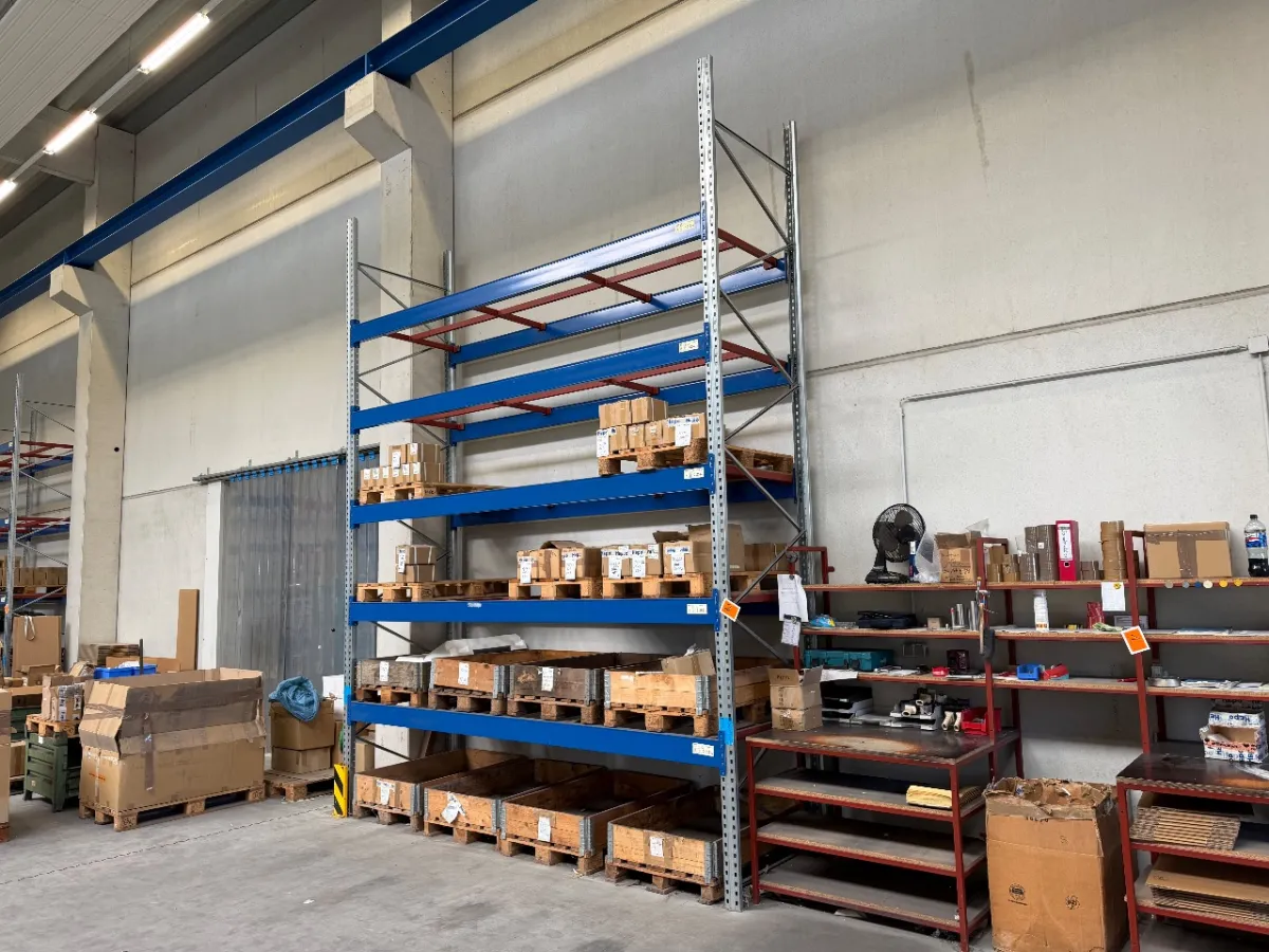 Heavy-duty pallet racking (BITO)