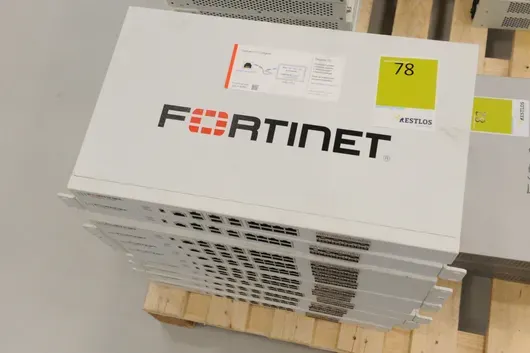 Lot de pare-feu Fortinet FortiGate 100EF