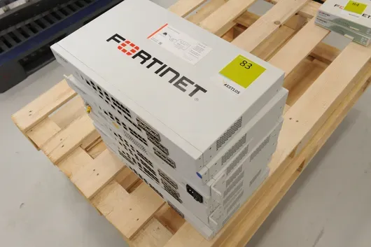 Lot de pare-feu Fortinet FortiGate 100EF