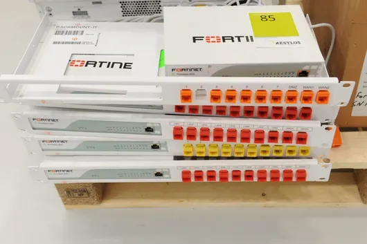5x Fortinet FortiGate 60D firewalls & rackmount-accessoires