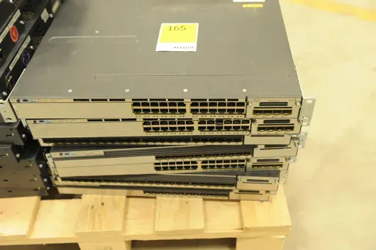 7x přepínače Cisco 3750-X Series