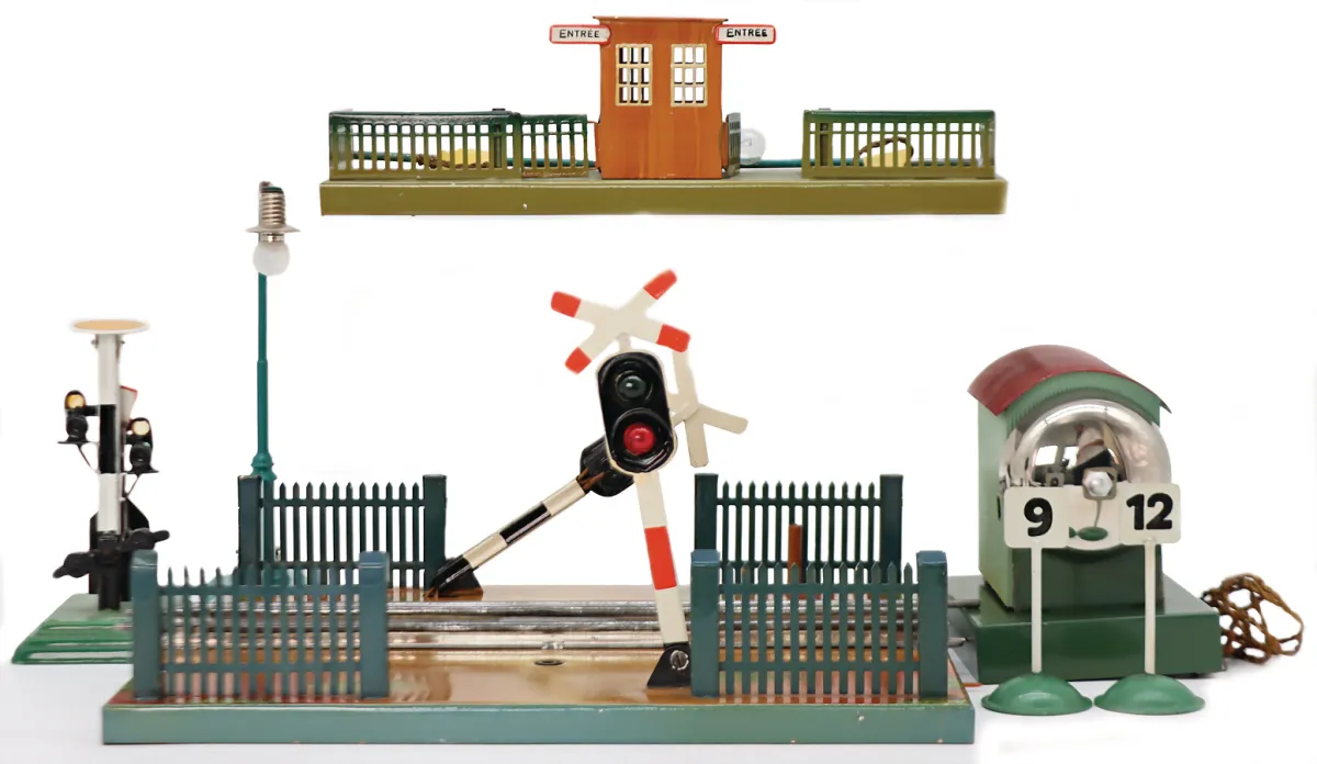 MÄRKLIN – Voie 0, passage à niveau sans barrières avec croix de Saint-André éclairée