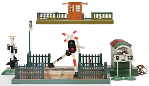 MÄRKLIN – Voie 0, passage à niveau sans barrières avec croix de Saint-André éclairée