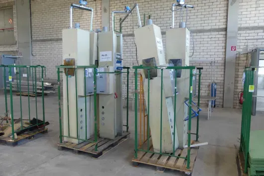 Konvolut Stromschienen/Industriebedarf, mit 2x Lagerrunge