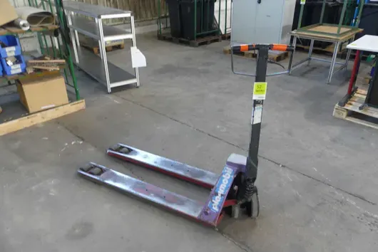 Hand pallet truck, defective