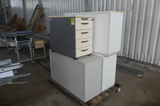 3x sideboard met rolcontainer, met pallet