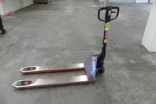 Ruční paletový vozík BT LIFTER