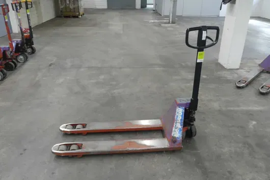 Ruční paletový vozík BT LIFTER
