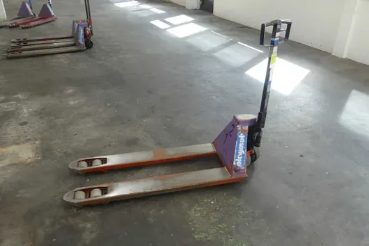 Ruční paletový vozík BT LIFTER
