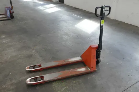 Ruční paletový vozík BT LIFTER