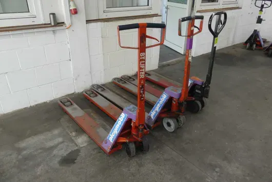 3x pallet trucks, various models