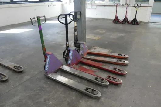3x transpalettes, modèles différents