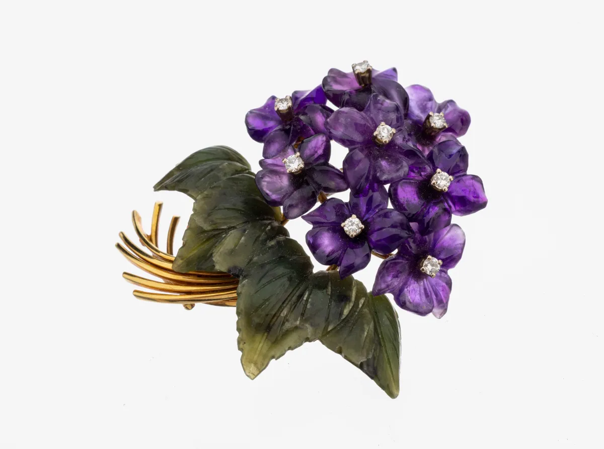 Broche de violette en or 18 kt, années 1950, or jaune 750/000, feuilles en
