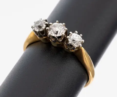Bague diamant en or 18 ct, années 1920, or jaune/blanc 750/000, 3 diamants sertis en or blanc
