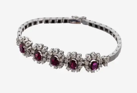 Bracelet en or 14 kt avec rubis et diamants, années 1970, or blanc 585/000, partiellement satiné, 5 ovales facettés