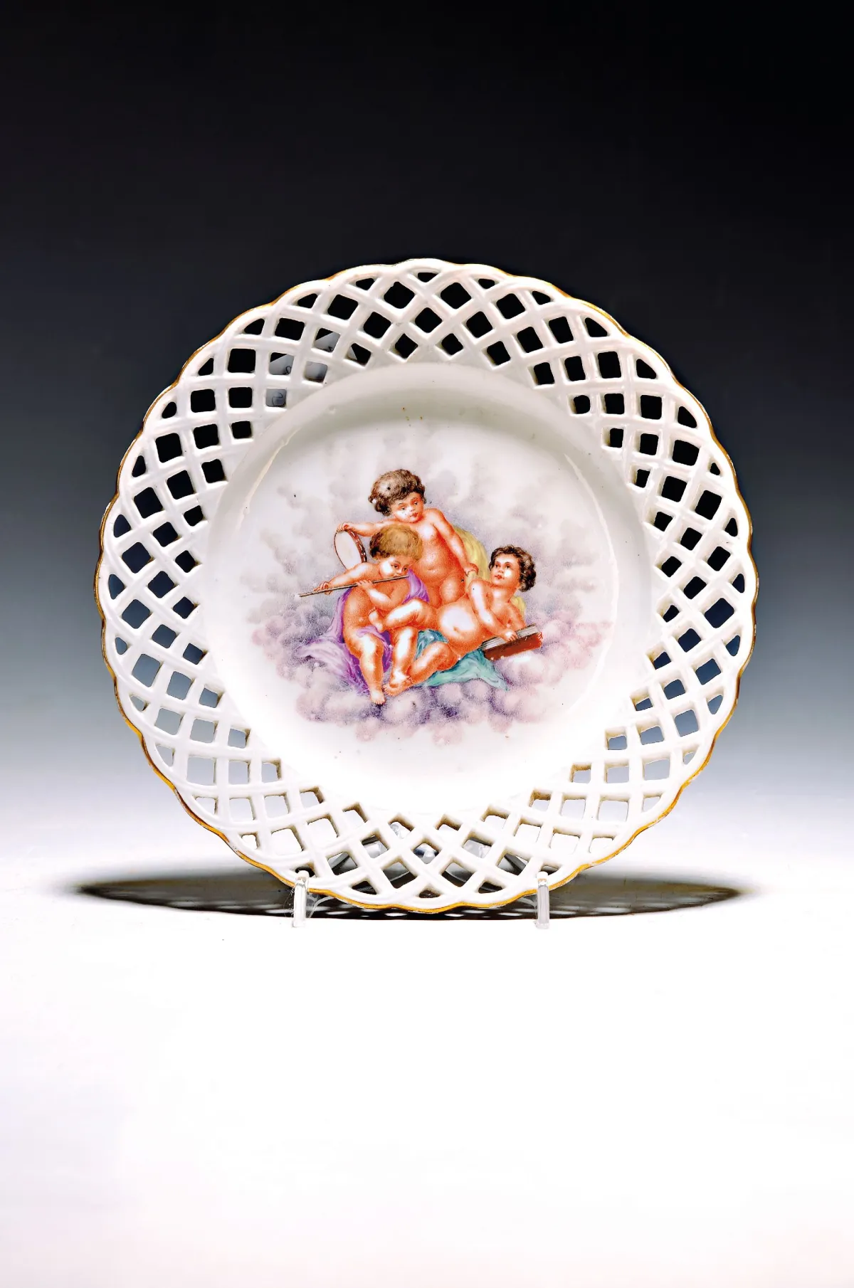 Dessert plate, Höchst, circa 1765, porcelain, three musical putti on clouds, polychrome