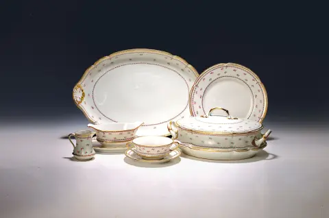 Tafelservies, Royal Limoges, 20e eeuw, porselein, rozendecor, 12 soepkopjes, 12