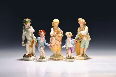 Vijf porseleinen figuren, KPM Berlin, 20e eeuw, tuinman met druiven en tuinierster met