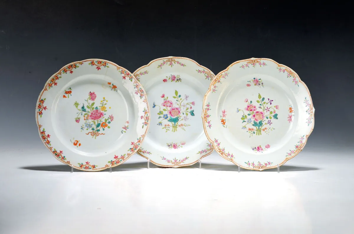 Three plates, China, 18th c., famille rose, porcelain, floral decor, hairline cracks