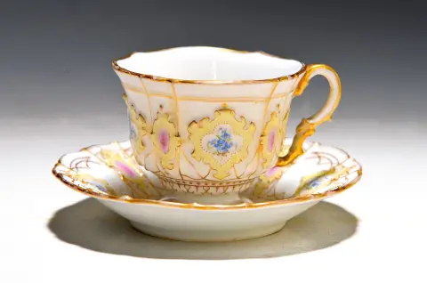 Kop en schotel, Meissen, circa 1880/90, knopzwaarden, porselein, 2e keus