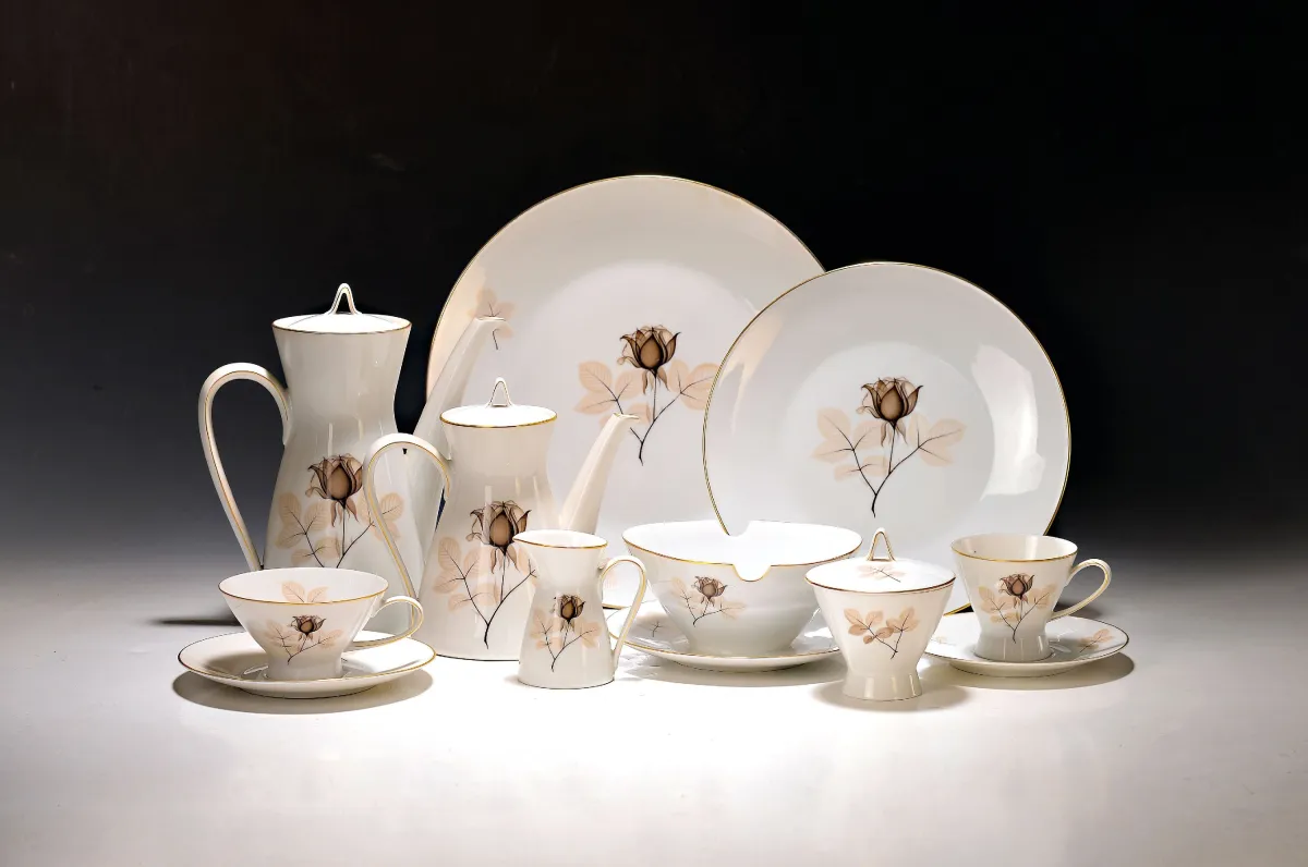 Kaffee-, Tee- und Speiseservice, Rosenthal, Form 2000, Dekor Black Rose Schattenrose,