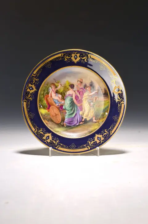 Assiette décorative d'après modèle viennois vers 1900, probablement Rudolstadt, allégorique, représentation
