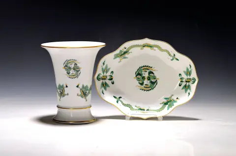 Vase trompette et coupe, dragon de cour vert, Meissen, après 1945, porcelaine, rehaut d'or