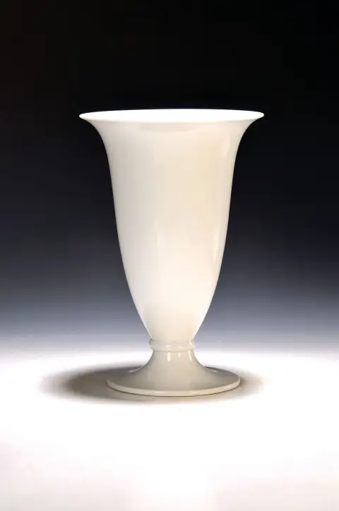 Vase entonnoir, Rosenthal, 1935, porcelaine blanche, modèle n° 353/2, H. 29 cm